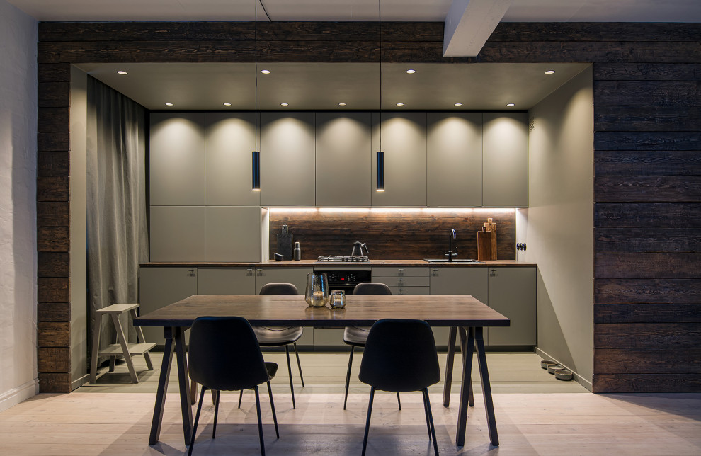 Ispirazione per una cucina scandinava di medie dimensioni con pavimento in legno verniciato e pavimento bianco