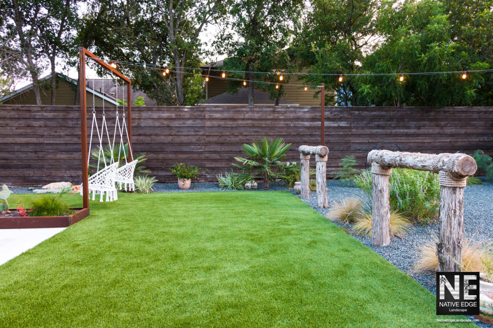 Design ideas for a mid-sized southwestern drought-tolerant, desert and full sun backyard gravel and wood fence landscaping in Austin for summer.