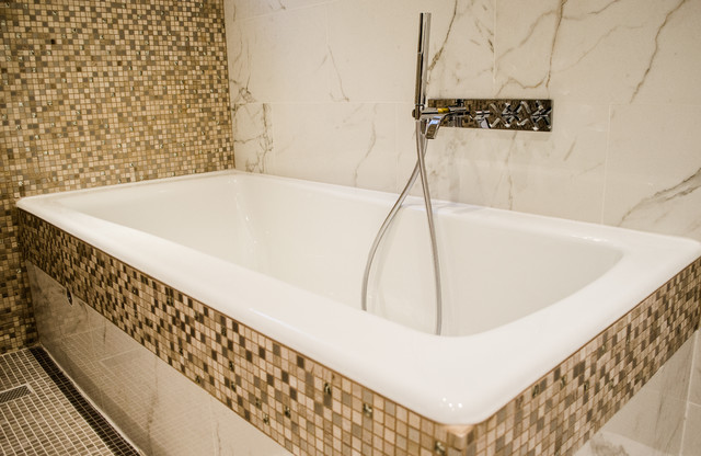 NYC Bathroom Renovation w/ Atlas Concorde's Marvel Calacatta Extra modern-badrum