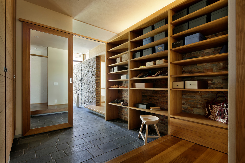 Inspiration for a contemporary storage and wardrobe in Fukuoka.