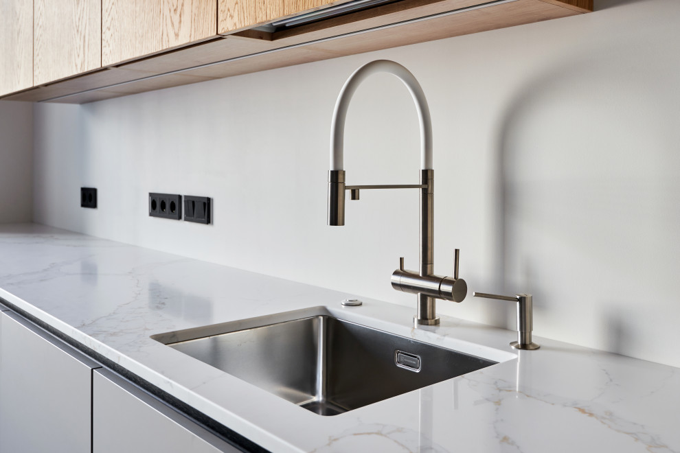 Кухня FENIX и шпон