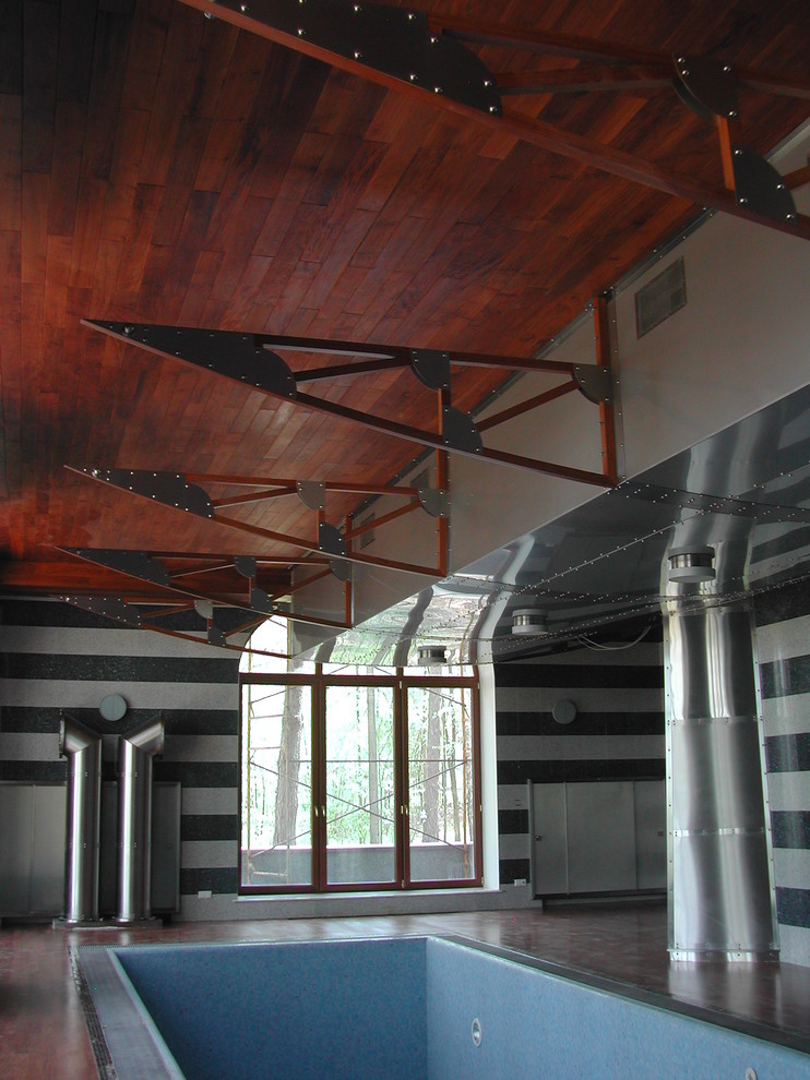 Нержавеющая сталь в интерьере бассейна загородного дома