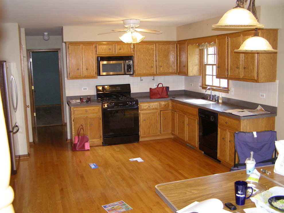 Elegant kitchen photo in Chicago