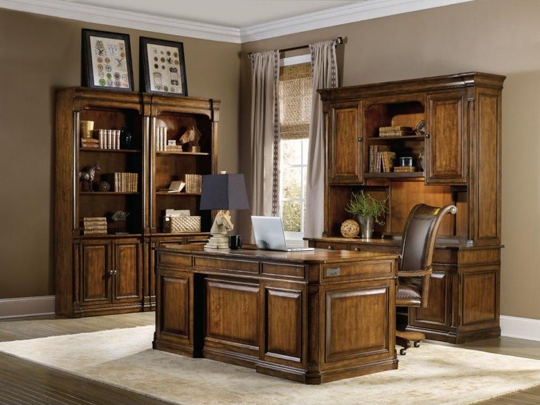 This is an example of a country home office in Jacksonville.