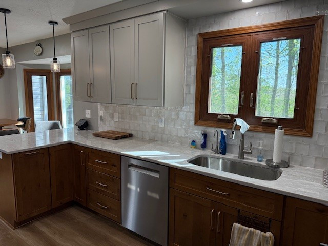 Transitional home design photo in Columbus