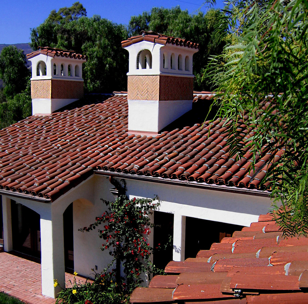 Mid-sized mediterranean one-storey stucco white house exterior in Santa Barbara with a clipped gable roof and a tile roof.