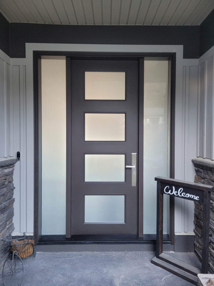 Foto de entrada retro grande con puerta simple y puerta marrón