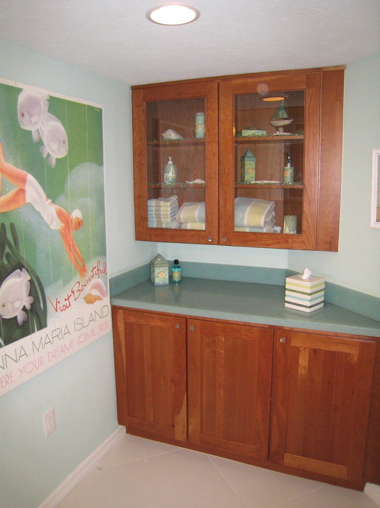 Photo of a beach style bathroom in Tampa.