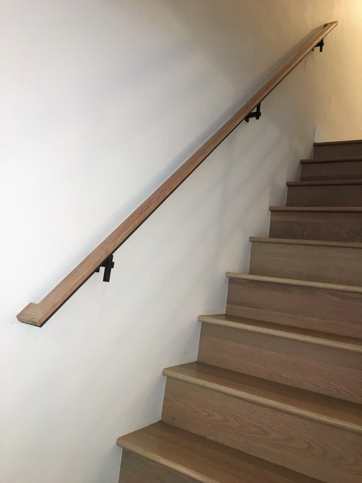Minimalist staircase photo in Philadelphia
