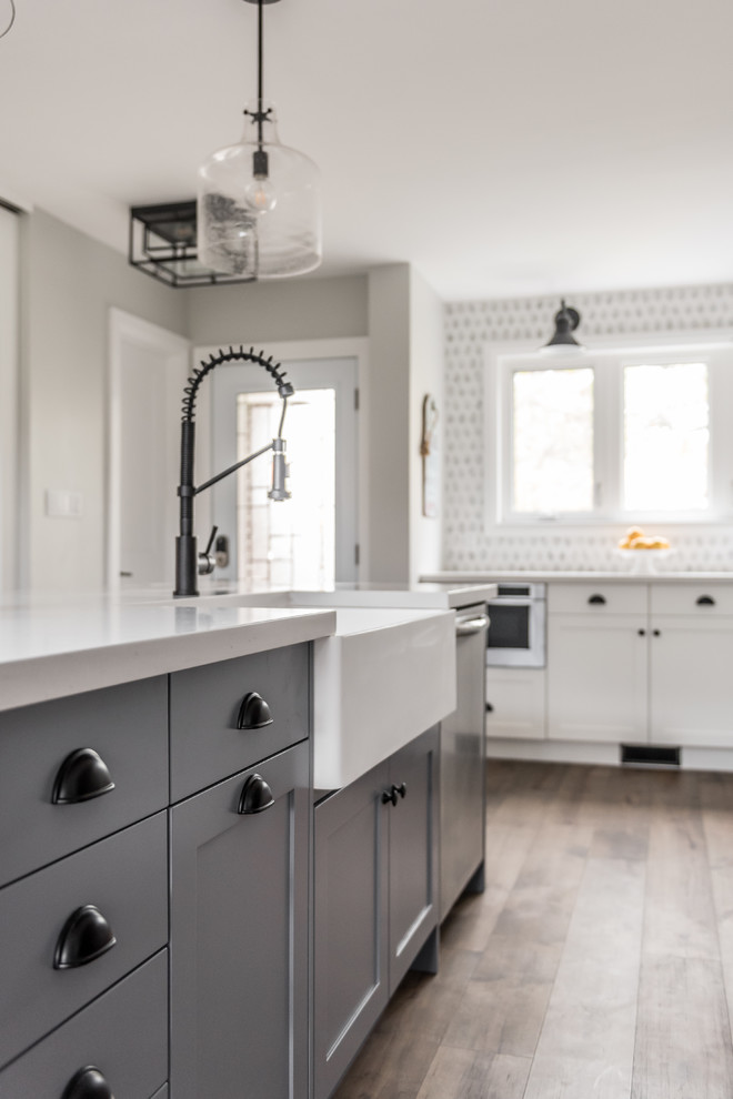 Kitchen - transitional kitchen idea in Toronto