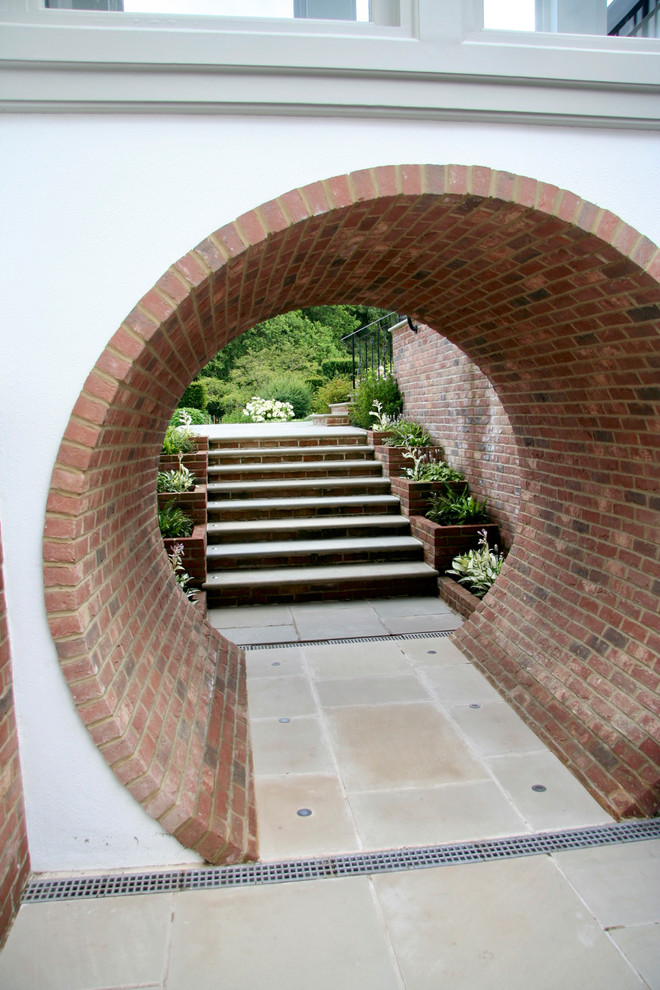 Photo of a contemporary home in Hampshire.