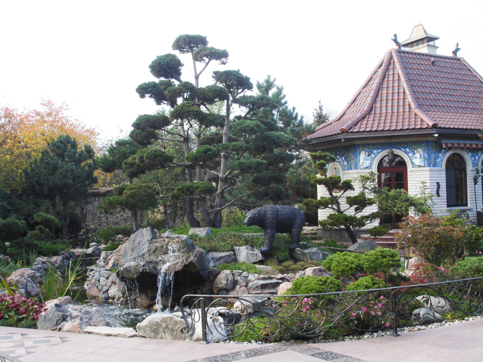 Сад с водопадом. Калчуга 2006 г