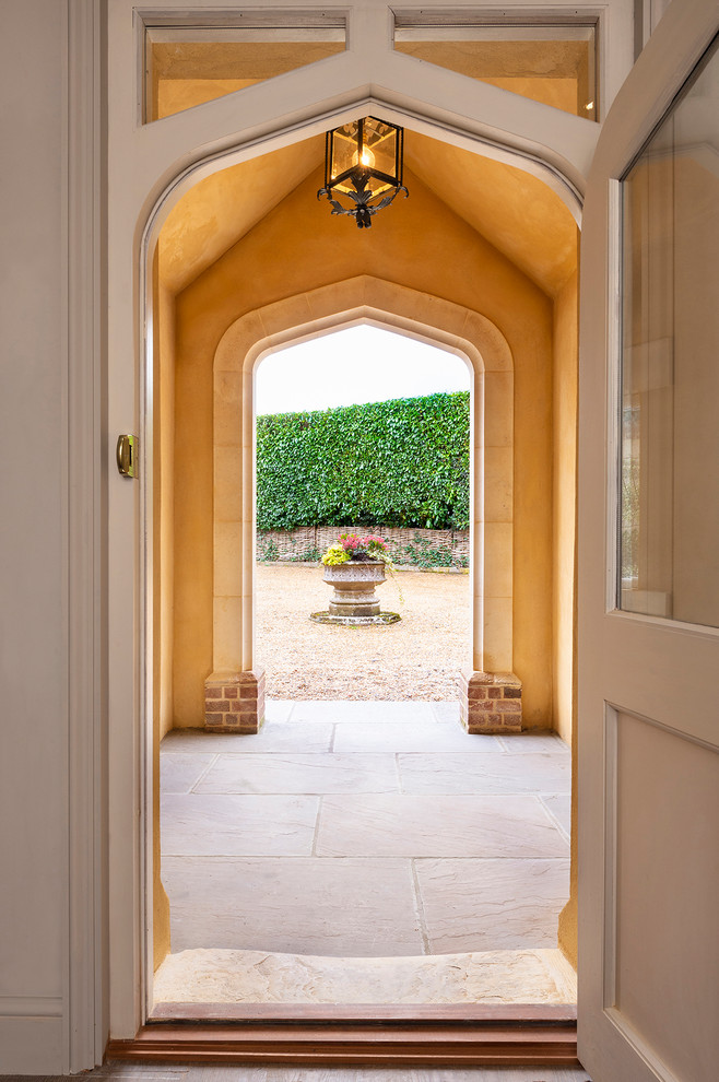 Design ideas for a traditional entryway in Sussex.