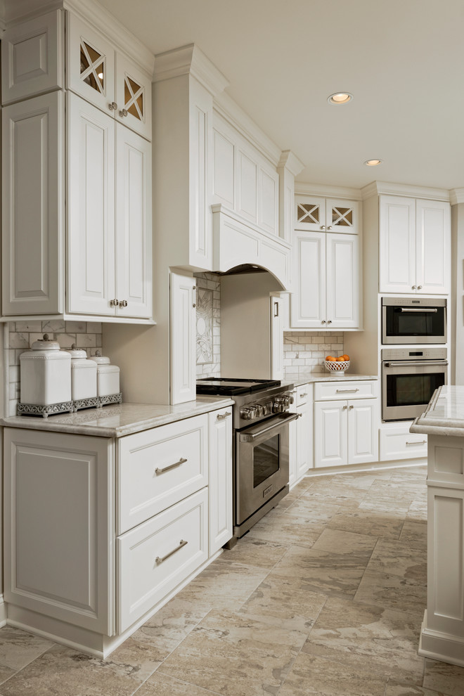 Transitional kitchen photo in Jacksonville