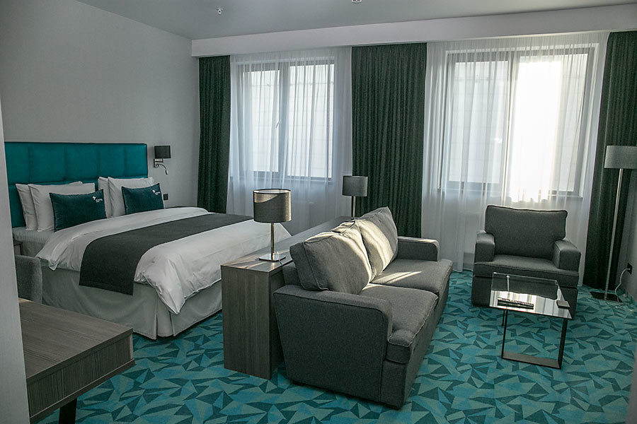 Освещение номера в гостинице Mirotel