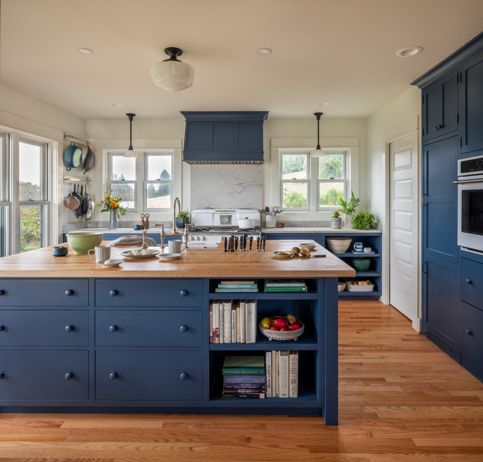 Example of a country kitchen design in Portland