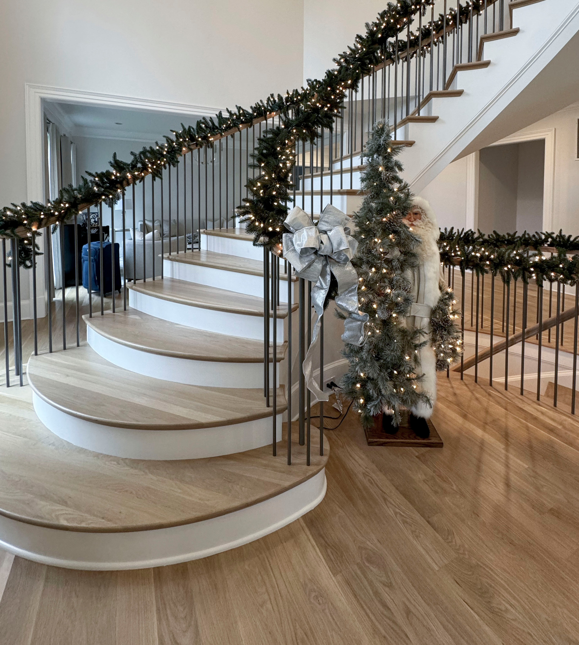 116_Elegant & Eye-catching Curved Staircase, Leesburg VA 20175