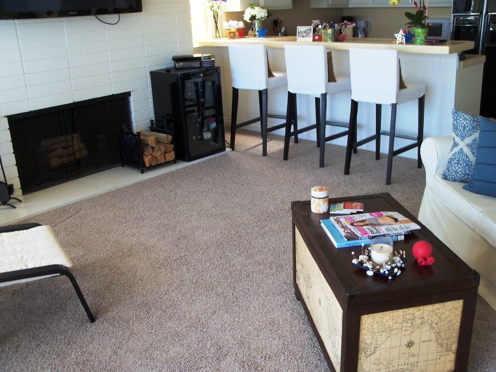 This is an example of a beach style living room in Orange County.