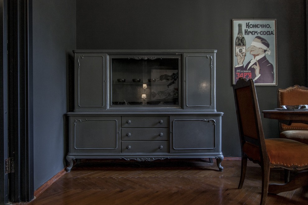 Неоклассика в чёрно-серых тонах.