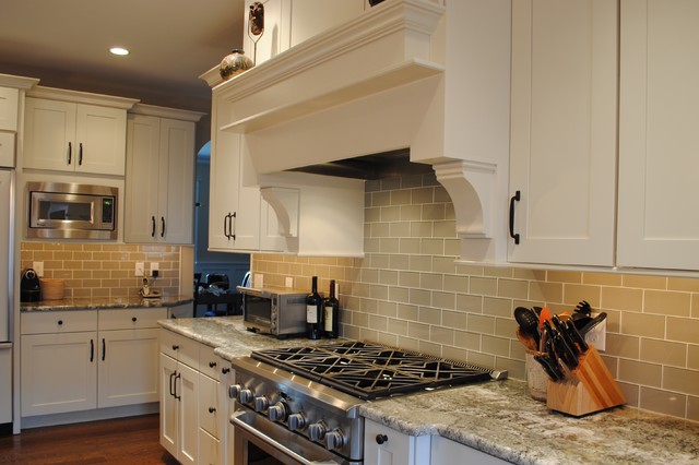 Kraftmaid Putnam Maple Canvas Traditional Kitchen