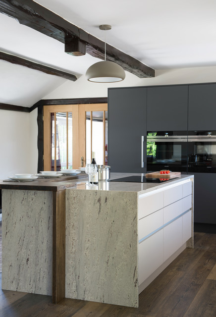 Two tone handle-less kitchen modern-kitchen