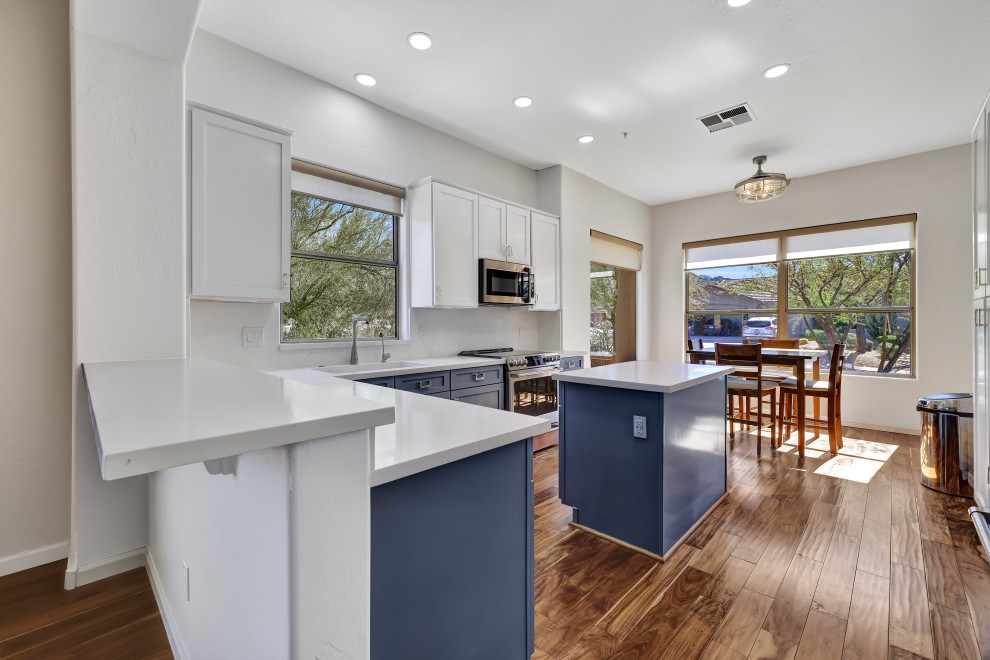 Trendy kitchen photo in Phoenix