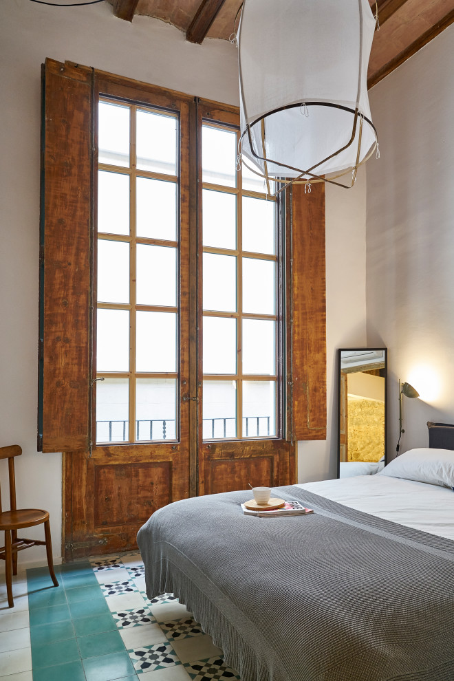 Bedroom - mediterranean bedroom idea in Barcelona