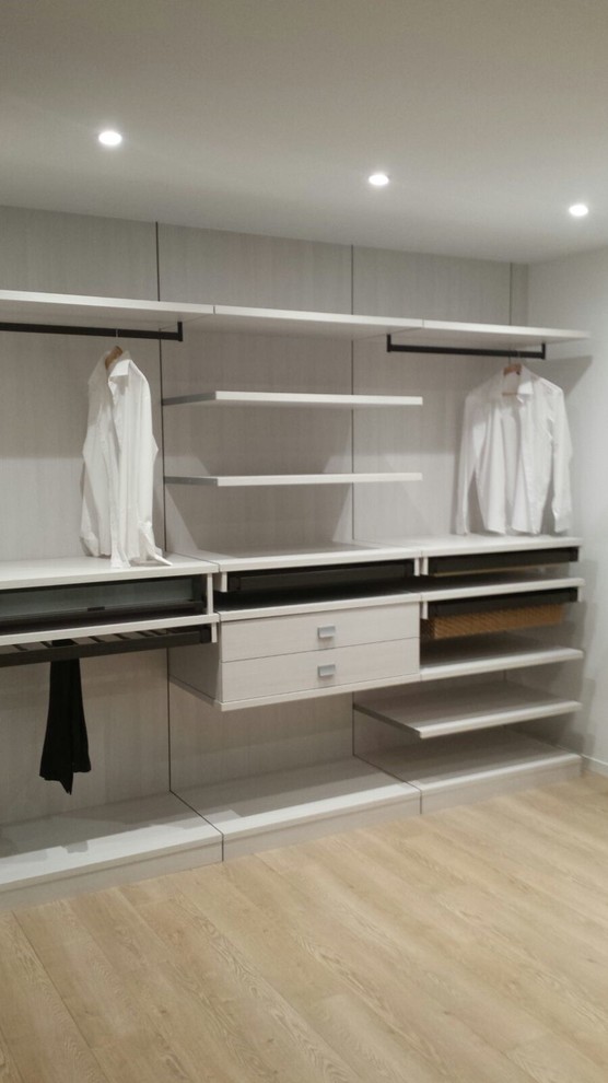 This is an example of a scandinavian storage and wardrobe in Alicante-Costa Blanca.