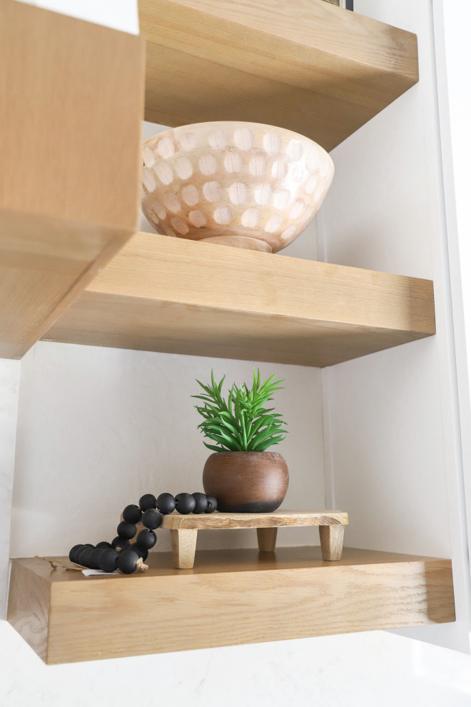Transitional home design photo in Phoenix