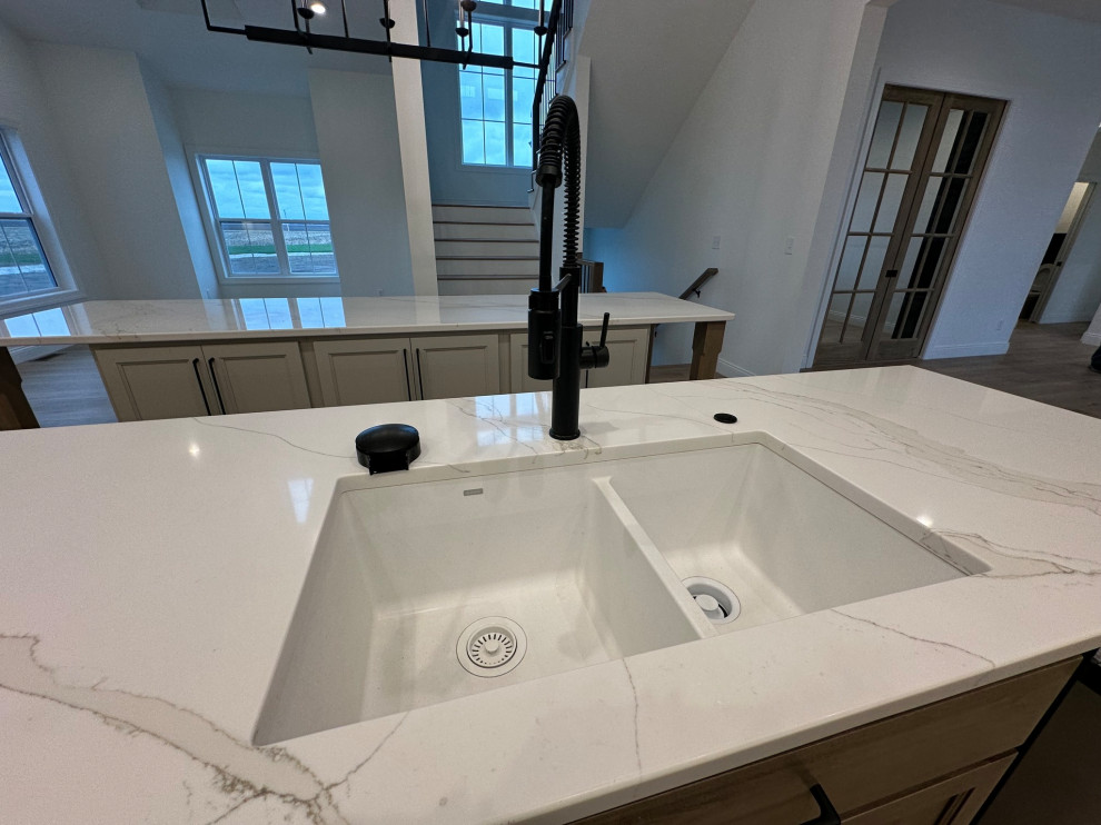 Kitchen and living area 21