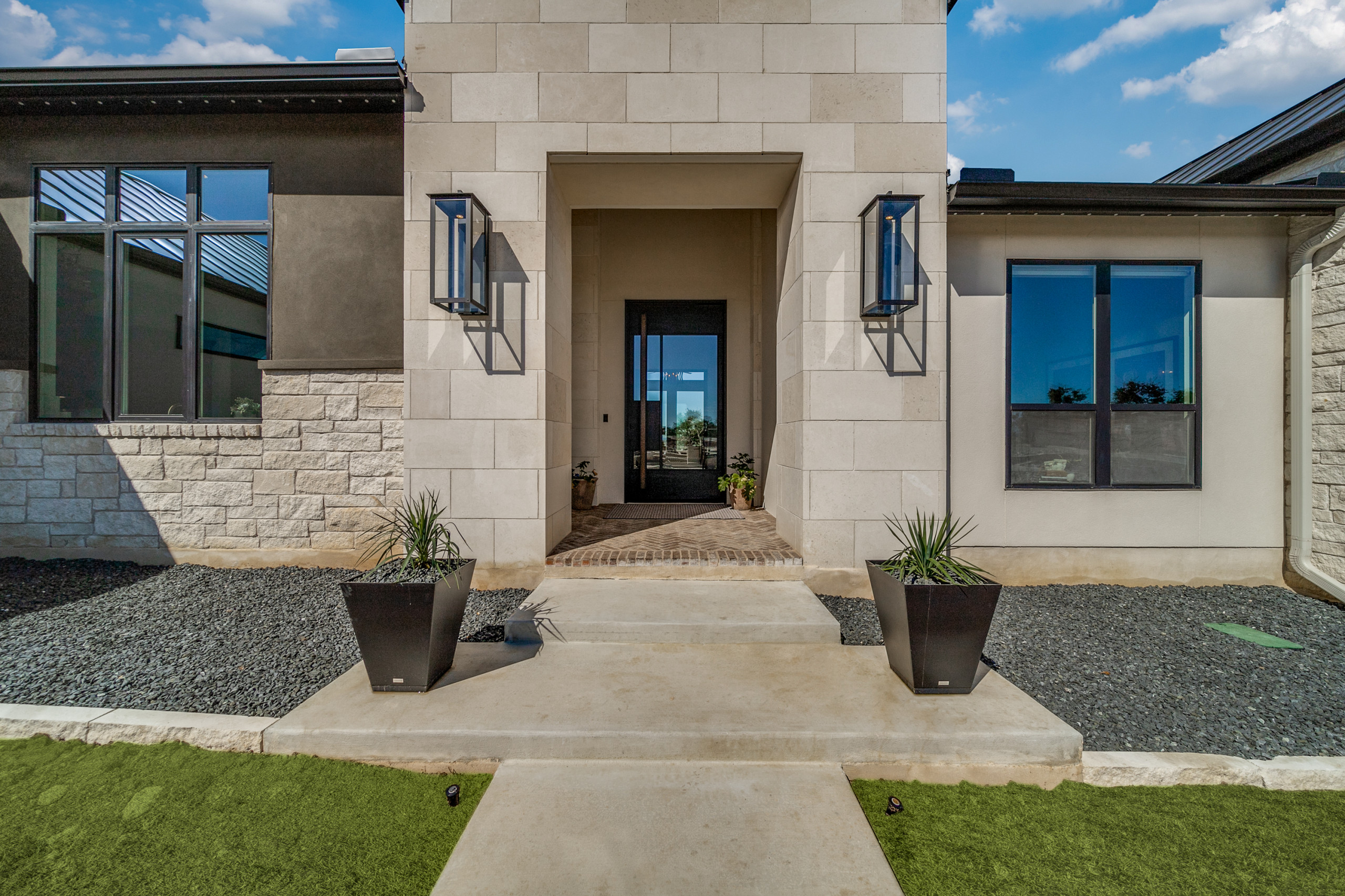 Modern european: 3,830 ft², 4 BR/3 BA/1 ST