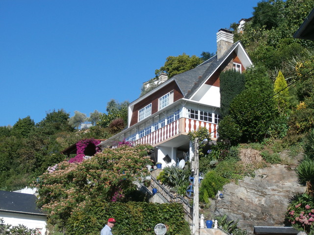 gancho famoso rumor Descubre el frondoso jardín de esta casa en Luarca, Asturias