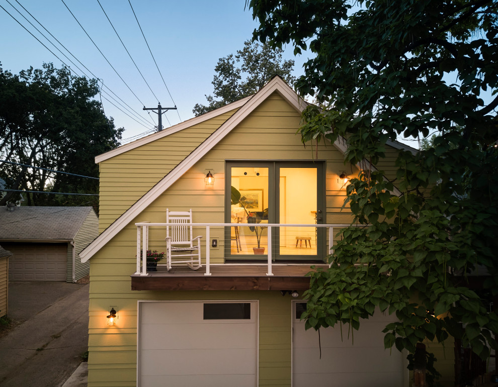 Réalisation d'une petite façade de Tiny House design à un étage avec un toit à deux pans.