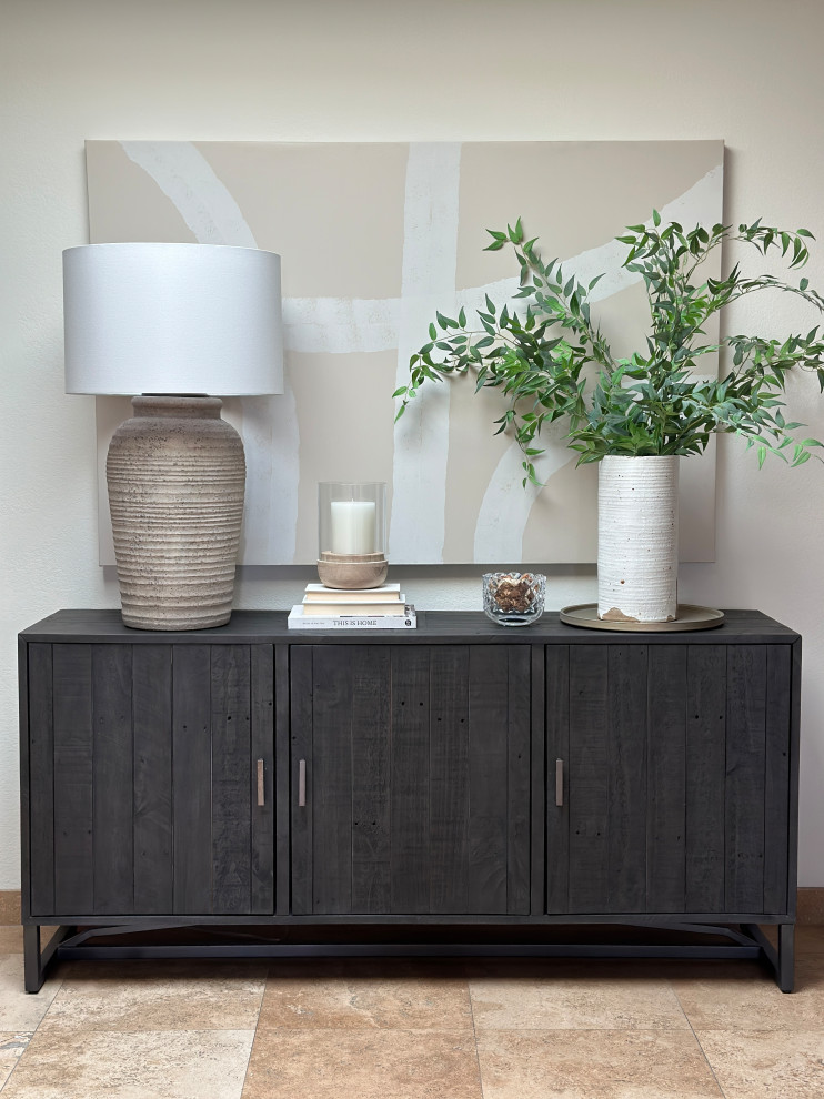 Example of a transitional entryway design in Phoenix