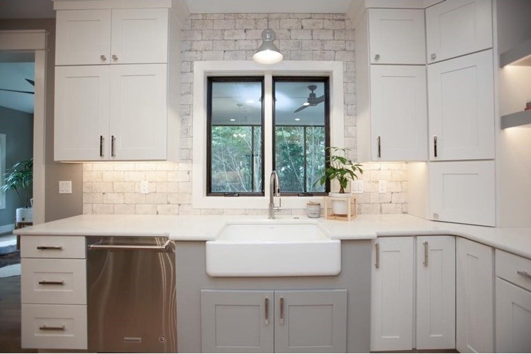 Example of a transitional kitchen design in Cedar Rapids