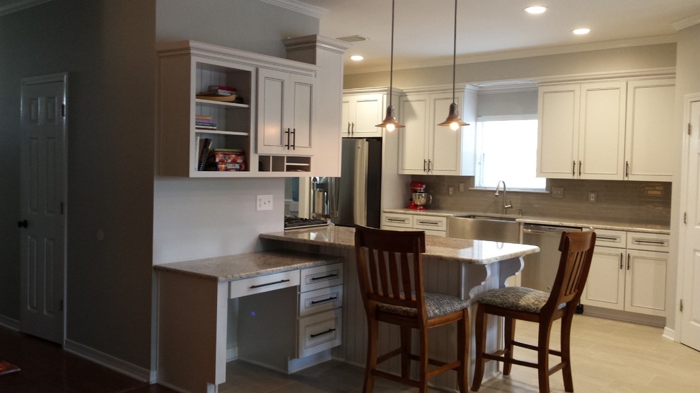 Mid-sized traditional u-shaped eat-in kitchen in Miami with recessed-panel cabinets, white cabinets, granite benchtops, grey splashback, subway tile splashback, stainless steel appliances and a peninsula.
