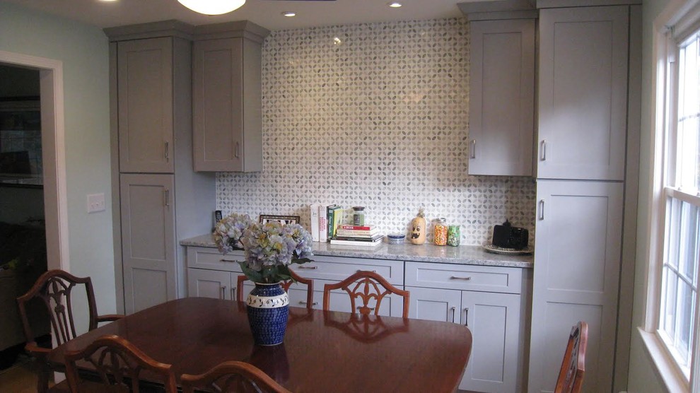Example of a transitional single-wall light wood floor eat-in kitchen design in Orange County with a single-bowl sink, shaker cabinets, gray cabinets, quartzite countertops, multicolored backsplash, ceramic backsplash, stainless steel appliances and an island