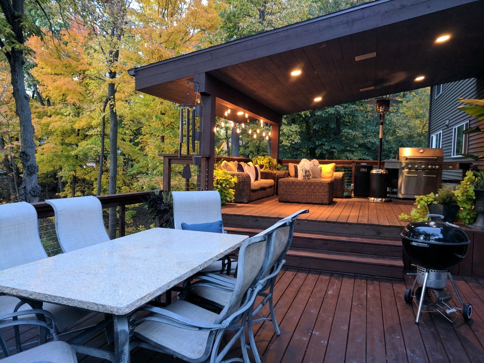 Mid-sized mountain style backyard deck photo with no cover
