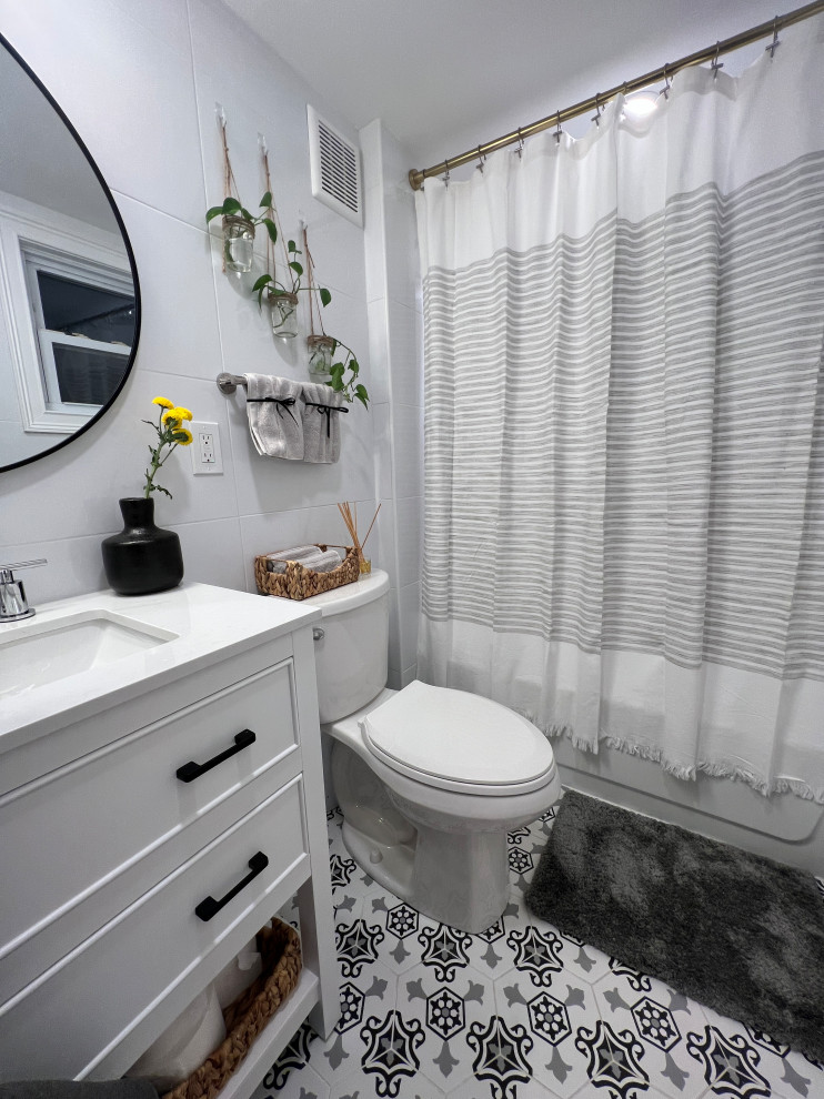 Babylon, NY - Shared Bathroom