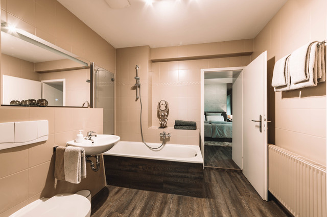 Badezimmer, andere Seite. contemporary-bathroom