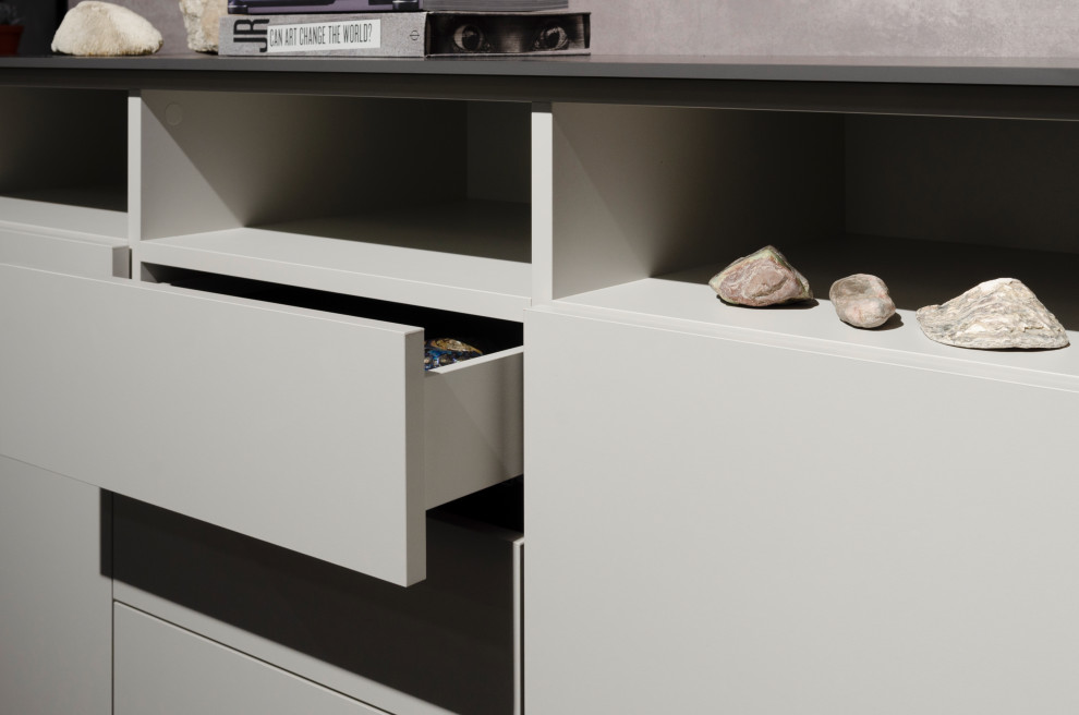 Белый комод raumplus с верхом под черный мрамор с выставки IMM Cologne 2020