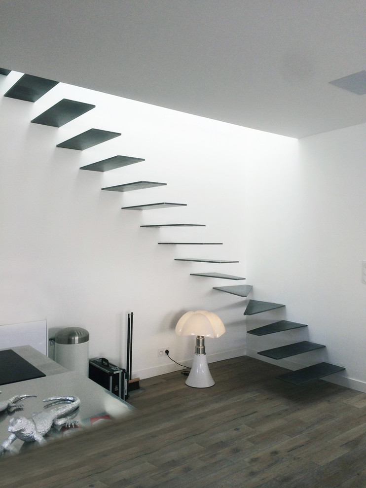 Inspiration for a contemporary staircase in Rennes.