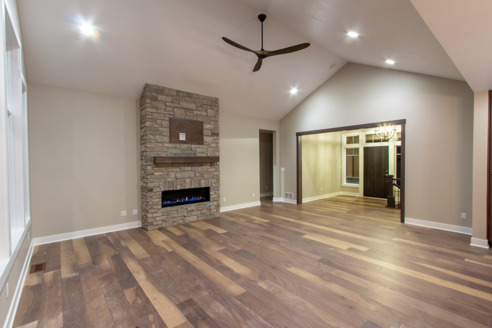 Home design - transitional home design idea in Milwaukee
