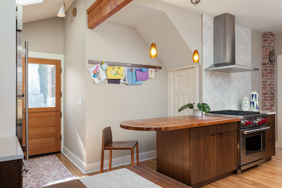 Example of a mid-sized 1950s l-shaped medium tone wood floor eat-in kitchen design in Seattle with an undermount sink, flat-panel cabinets, medium tone wood cabinets, quartz countertops, white backsplash, stone tile backsplash, stainless steel appliances and a peninsula