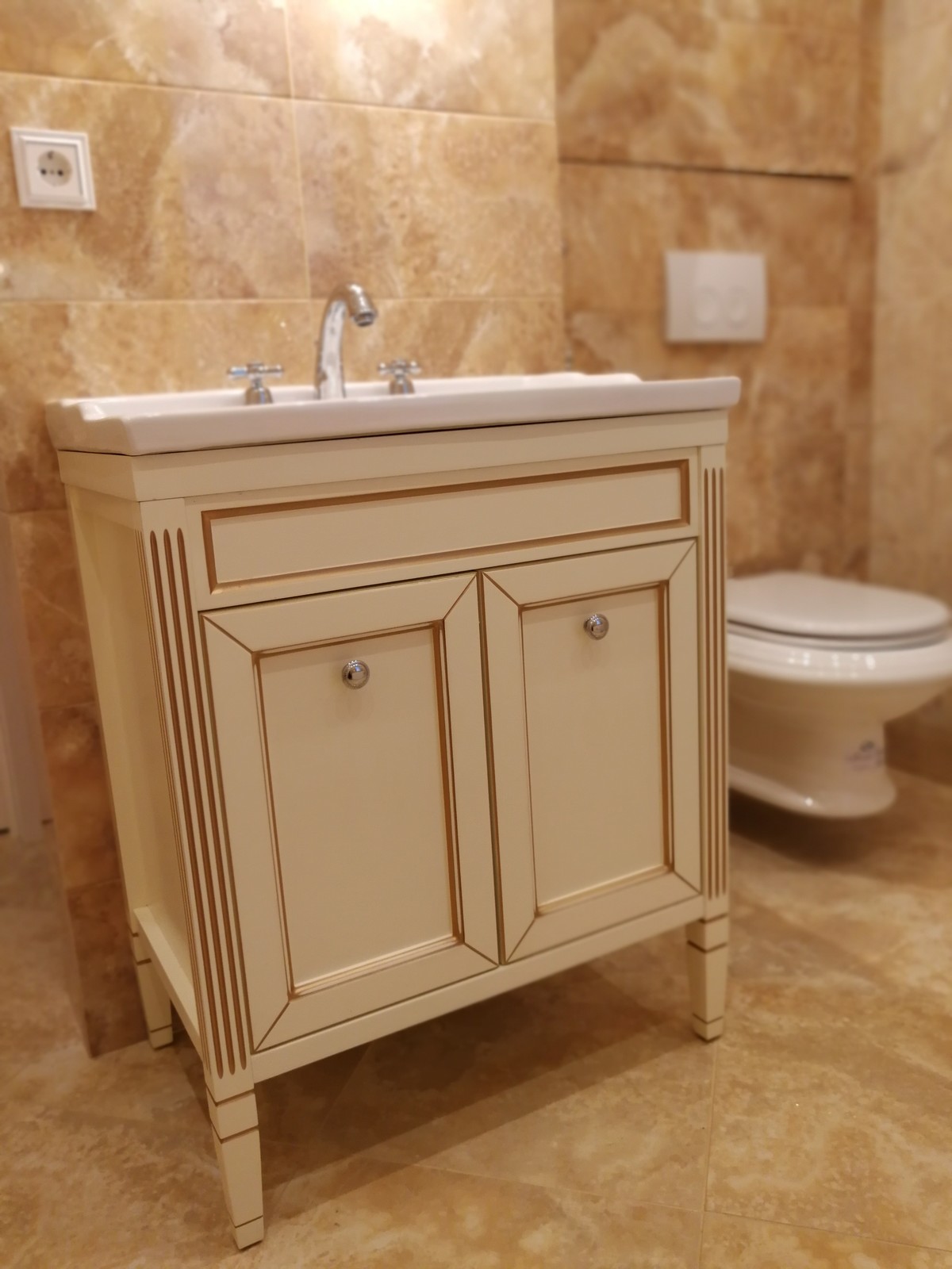 Классический интерьер в классическом доме.