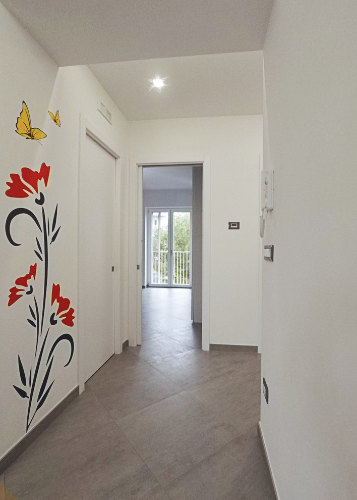 Mid-sized contemporary hallway in Bari with white walls, porcelain floors and grey floor.