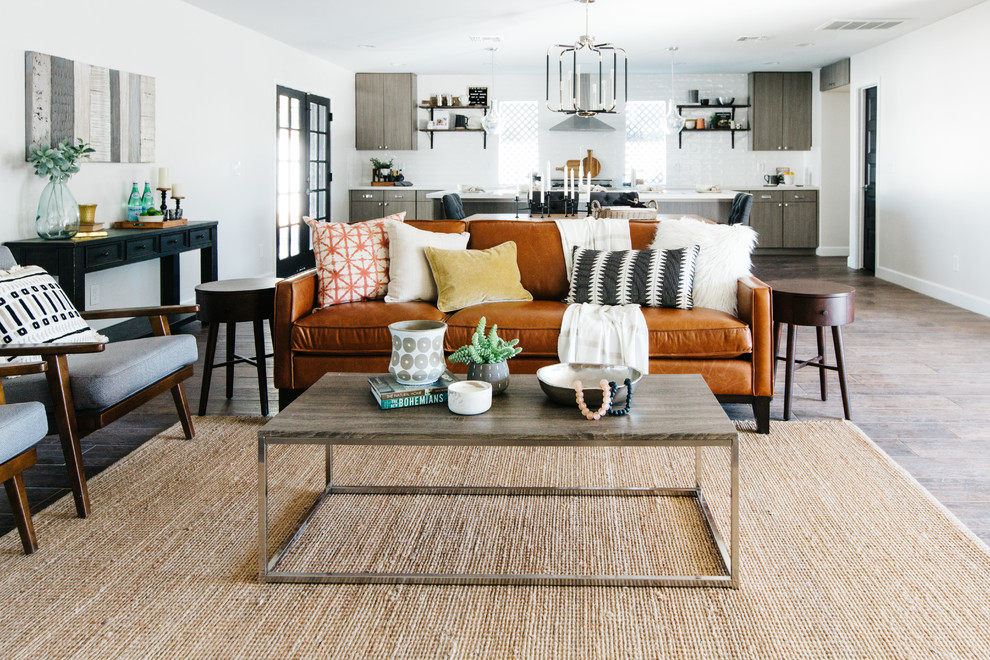 Transitional home design photo in Phoenix