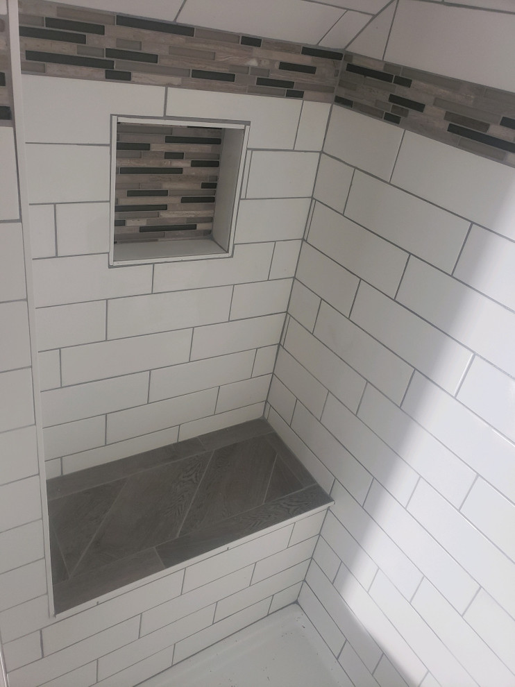 Shower niche and bench