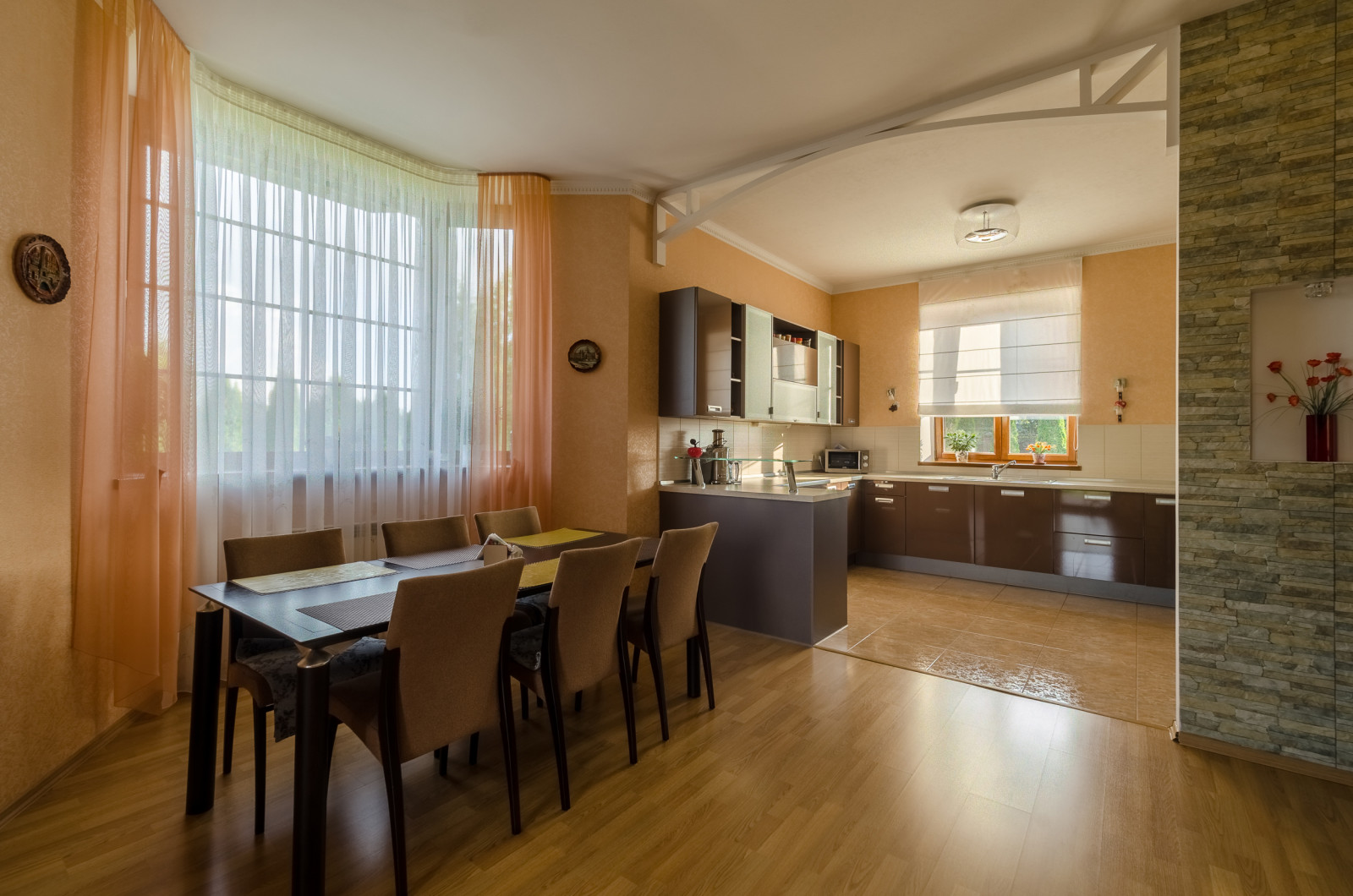 ОЧЕНЬ БОЛЬШОЙ- ШИКАРНЫЙ КОТТЕДЖ! В живописном месте, на берегу реки!