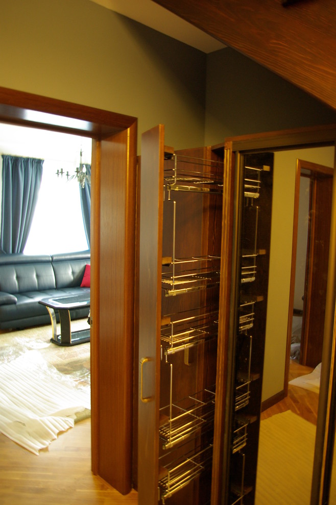 Пространство под лестницей